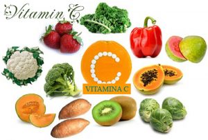 Trẻ cần bổ sung vitamin C qua các loại rau củ.