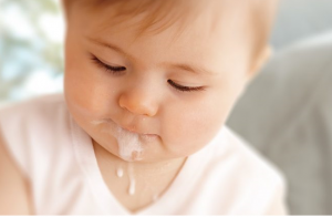 Nôn trớ, ọc sữa là biểu hiện cơ thể trẻ cần bổ sung canxi