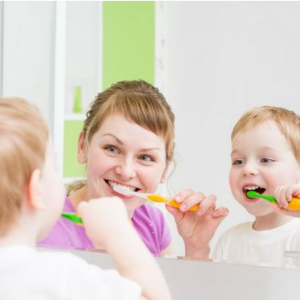 Mẹ Tạo Thói Quen Tốt Cho Trẻ Bằng Cách Dạy Bé đánh Răng Trước Và Sau Khi ăn